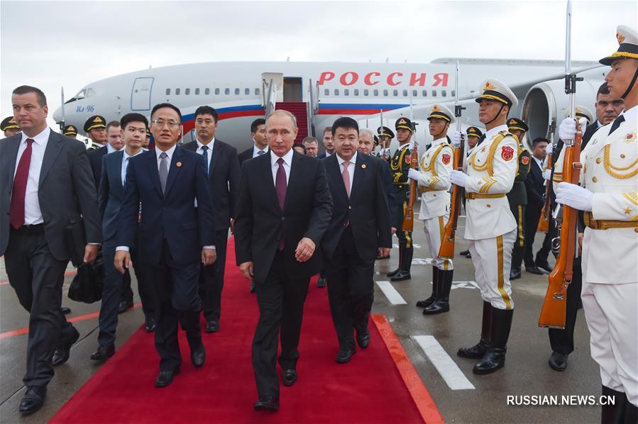 Президент России Владимир Путин сегодня прибыл в город Сямэнь /провинция Фуцзянь, Восточный Китай/ для участия в 9-й встрече лидеров стран БРИКС и Диалоге между странами с формирующимся рынком и развивающимися странами. 