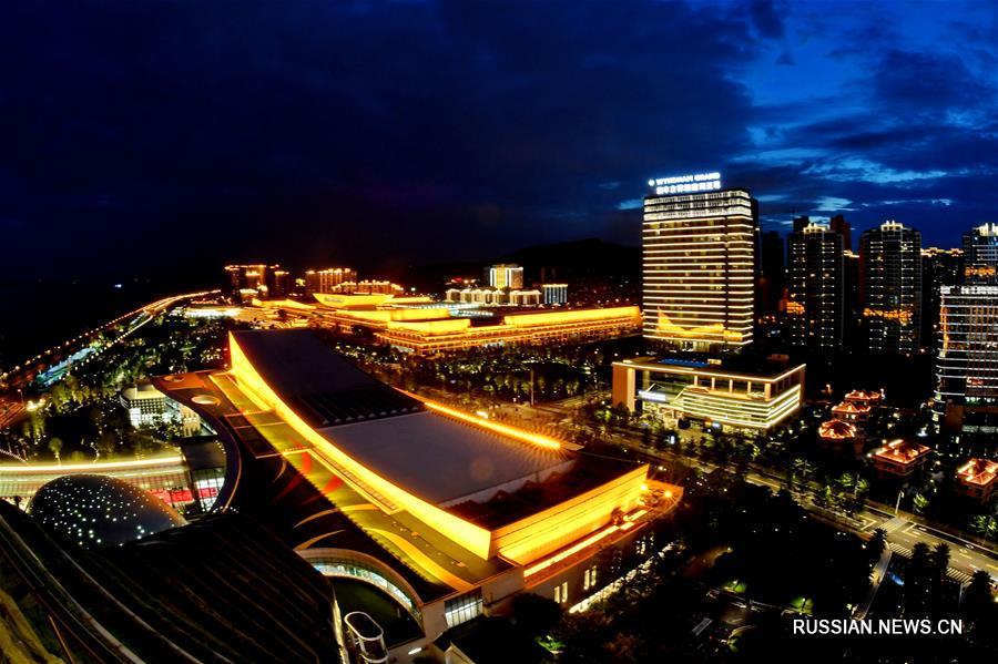 'Южнофуцзяньская жемчужина' в свете ночной иллюминации