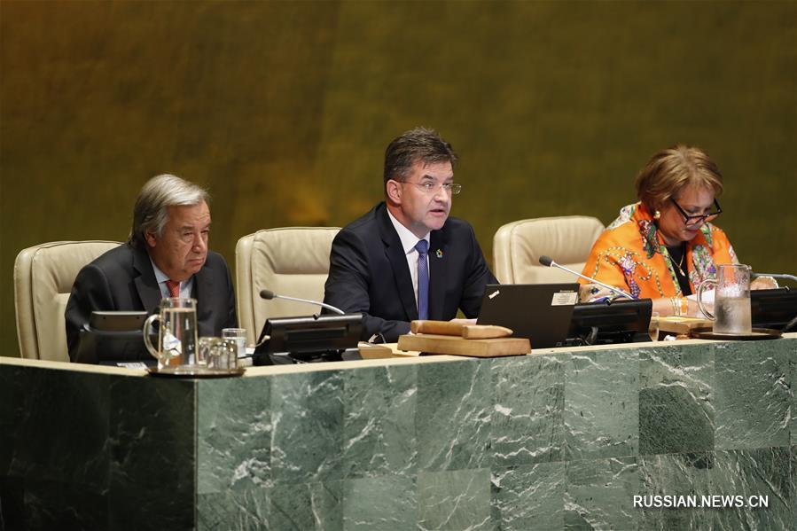 В штаб-квартире ООН в Нью-Йорке открылась 72-я сессия Генеральной Ассамблеи /ГА/ ООН. Ее тема -- 'Внимание к людям: стремление к миру и достойной жизни для всех на устойчивой планете'.