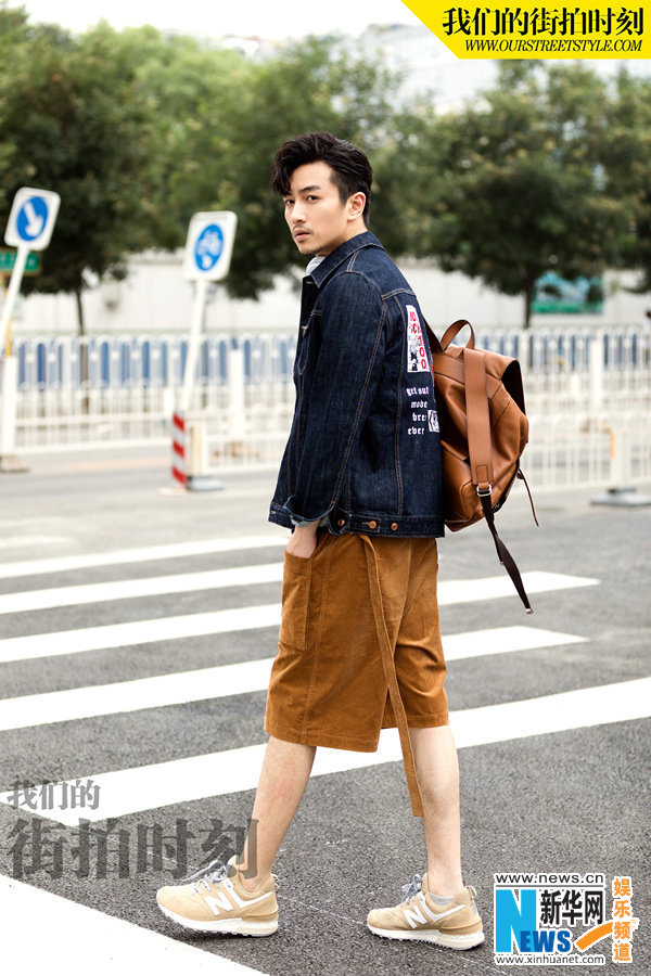 Актер Чэнь Сяо продвигает стиль кэжуал на улицах города