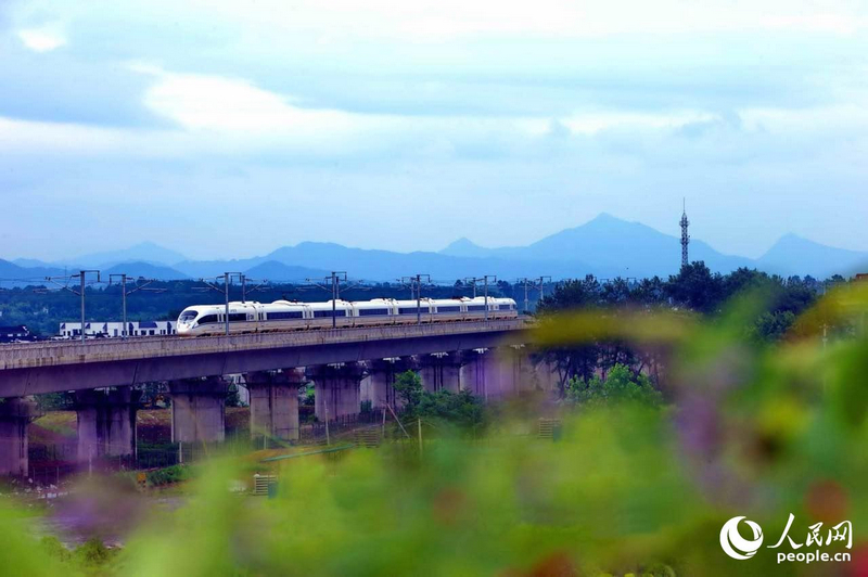 Самая красивая скоростная железная дорога Хэфэй -- Фучжоу официально сдана в эксплуатацию