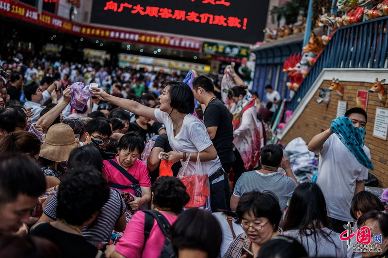 Закрылся крупнейший в Пекине универмаг мелких товаров «Тяньи»
