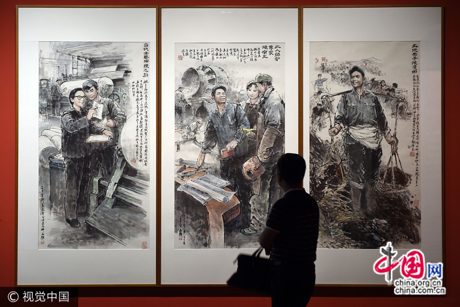 На выставке выставлены около 50 произведений искусства, посвященных истории КПК, чтобы повторить великий исторический процесс развития.