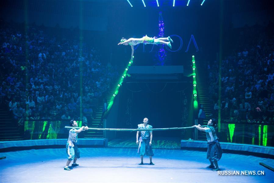 Фестиваль собрал на манеже Большого Московского цирка 145 артистов из 13 стран мира.