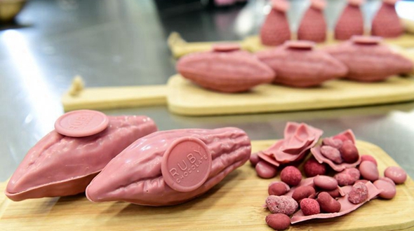 В Бельгии изобрели натуральный розовый шоколад 