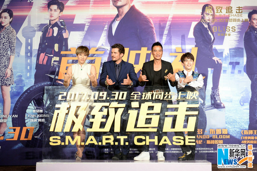 Английский киноактер Орландо Блум на премьере фильма «S.M.A.R.T. Chase» в Пекине демонстрирует навыки владения китайским языком