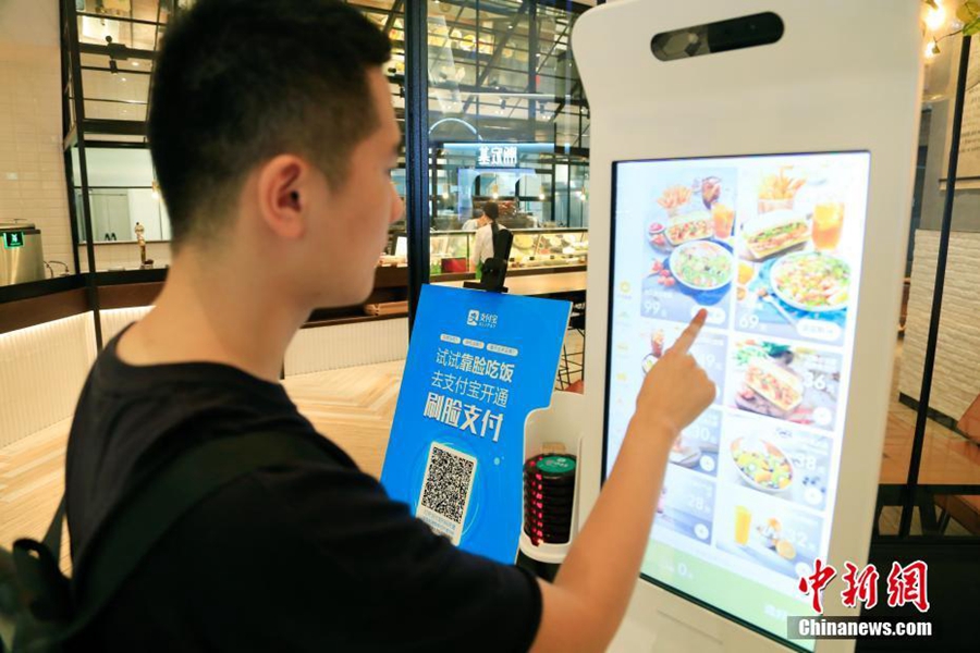 Ханчжоу: с помощью технологии распознавания лиц можно оплатить обед в ресторане 
