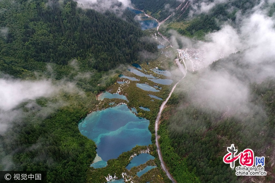 Аэроснимки достопримечательности Цзюйчжайгоу провинции Сычуань: красота остается прежней после землетрясения