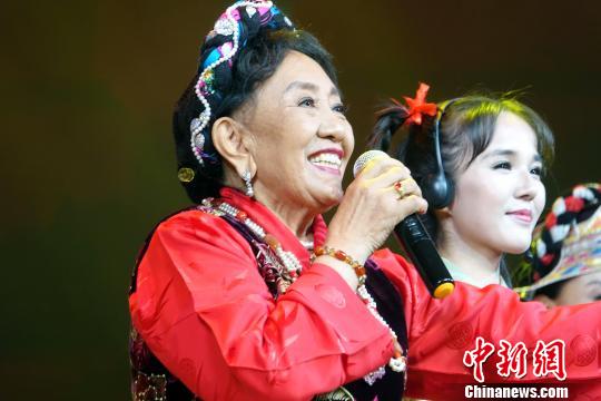 В Тибете прошел концерт в честь 19-го съезда КПК 
