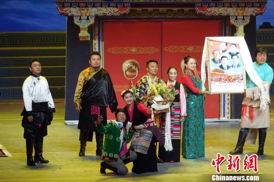 В Тибете прошел концерт в честь 19-го съезда КПК 
