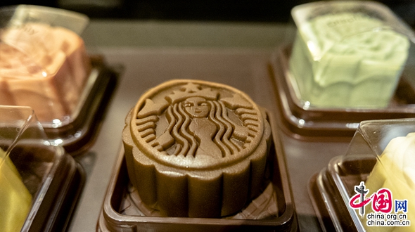 К празднику Луны: Starbucks выпустил свои лунные пряники