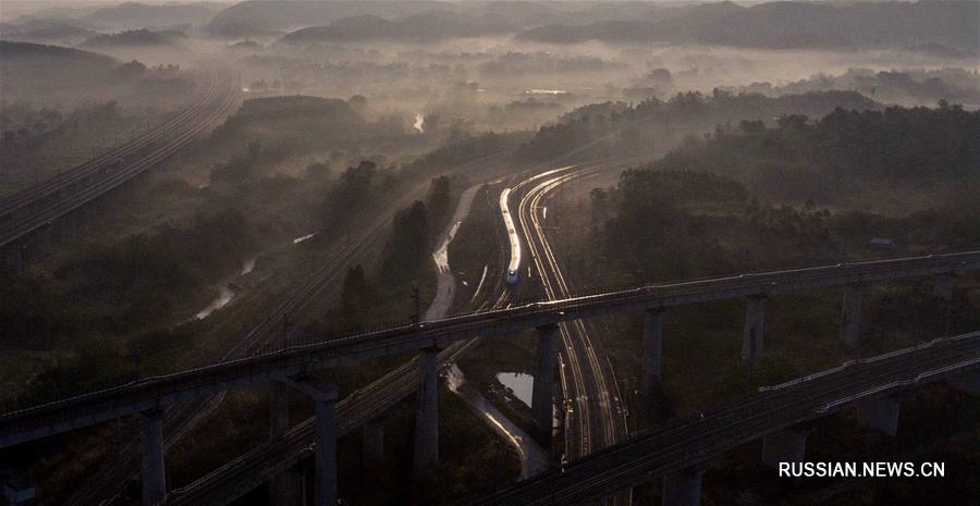 Высокоскоростные железные дороги через 'пейзажную галерею' Гуанси Высокоскоростные железные дороги через 'пейзажную галерею' Гуанси