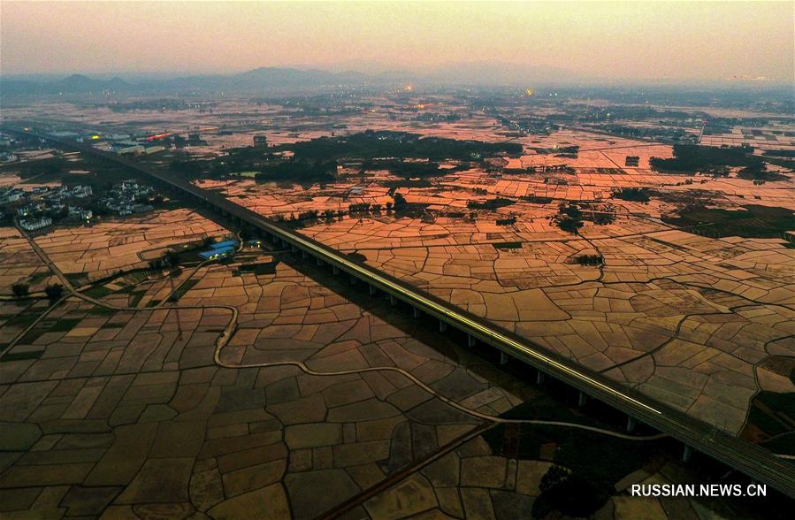 Высокоскоростные железные дороги через 'пейзажную галерею' Гуанси