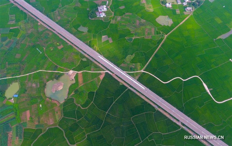 Высокоскоростные железные дороги через 'пейзажную галерею' Гуанси