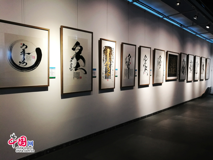 Китайско-монгольско-российская выставка масляной живописи, фотографии и каллиграфии