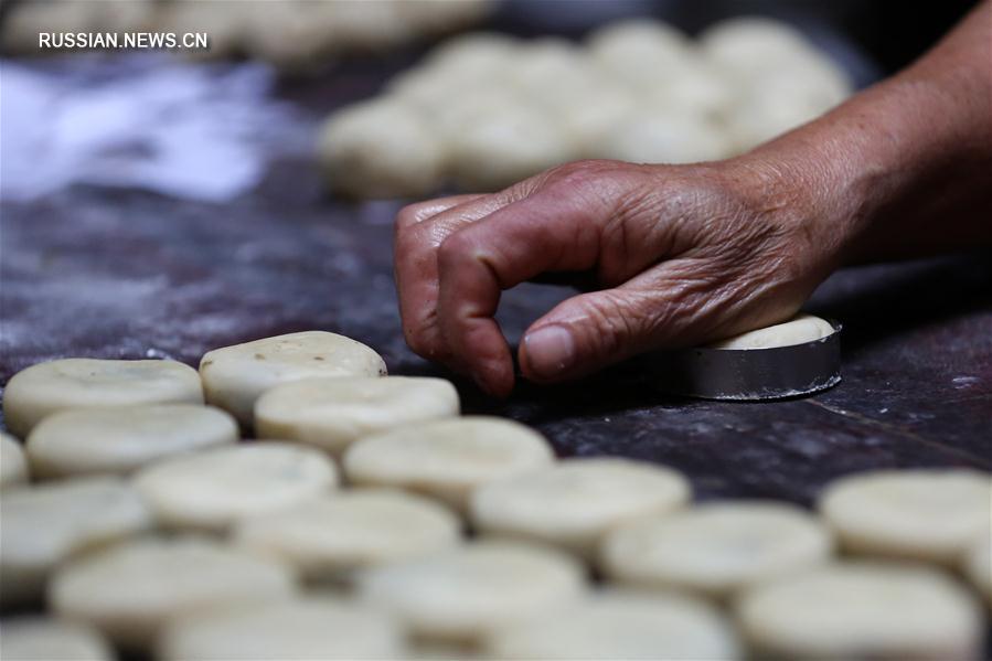 Лунные пряники по старинному рецепту готовят к празднику в провинции Аньхой