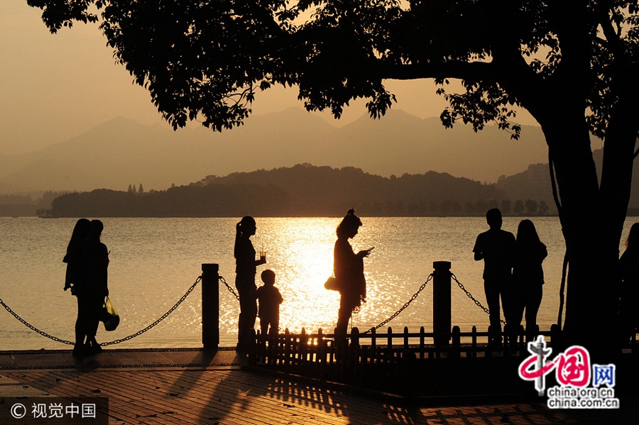 Красивый закат на озере Сиху, г. Ханчжоу