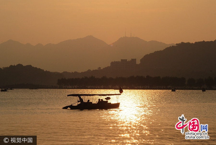 Красивый закат на озере Сиху, г. Ханчжоу