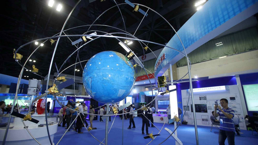 Развитие Китая - по следам реформ: Навигационная система «Бэйдоу» обозревает Землю 