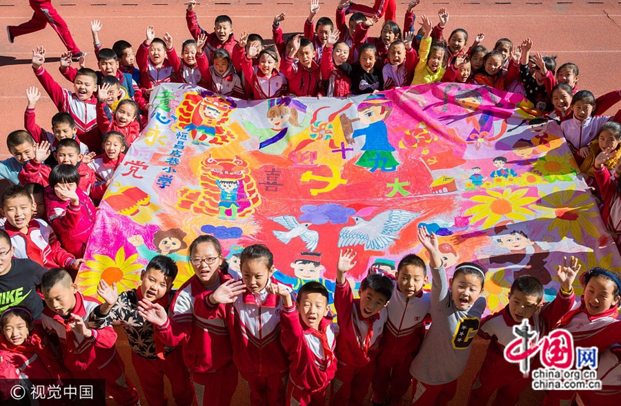 11 октября в начальной школе Хэнчандяньсян г. Хух-Хото прошли тематические воспитательные мероприятия под названием «Пионерские галстуки всем сердцем тянутся к Партии». 