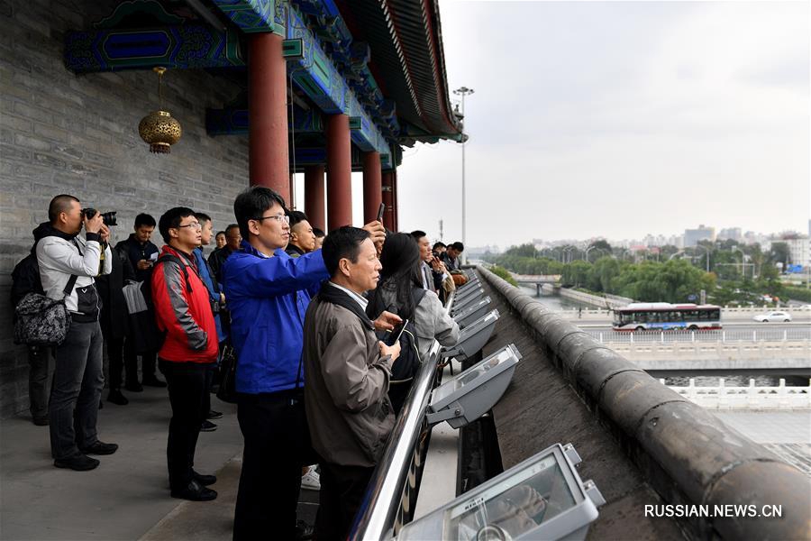 Пресс-центр 19-го съезда КПК организовал первый обзорный тур для китайских и иностранных журналистов