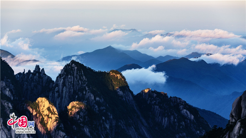 Красивые осенние пейзажи горы Хуаншань