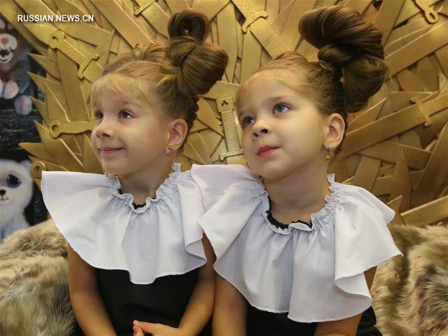 Фестиваль близнецов и двойняшек 'Счастье вдвойне' состоялся 14 октября в Минске в рамках Недели матери. 