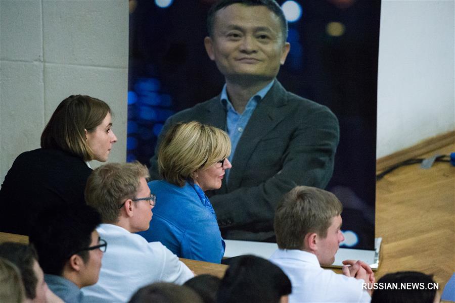 Председатель совета директоров китайской компании Alibaba Group Ма Юнь /Джек Ма/ сегодня посетил Московский государственный университет /МГУ/, где выступил с лекцией и пообщался со студентами.