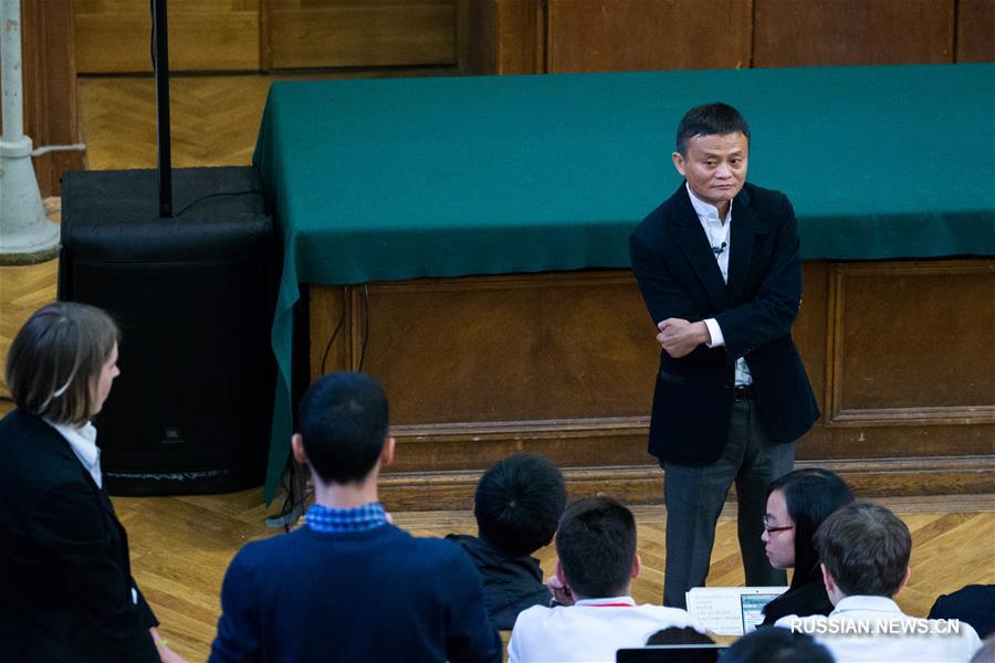 Председатель совета директоров китайской компании Alibaba Group Ма Юнь /Джек Ма/ сегодня посетил Московский государственный университет /МГУ/, где выступил с лекцией и пообщался со студентами.