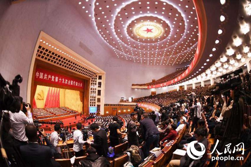Китайские и иностранные корреспонденты фокусируют внимание на 19-ом съезде КПК