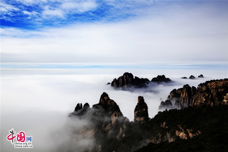 Величественное море облаков в горах Хуаншань