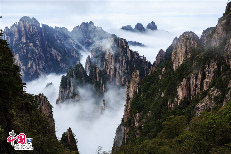 Величественное море облаков в горах Хуаншань