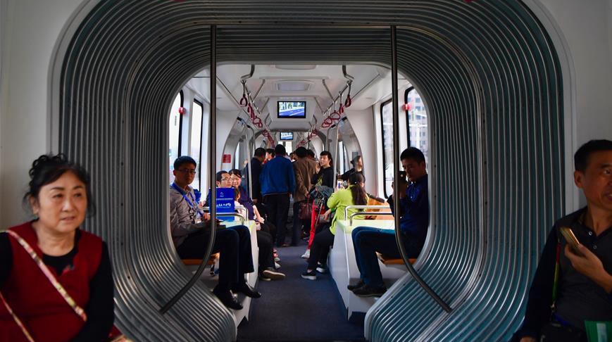 В Чжучжоу начались тесты поезда, движущегося по виртуальным рельсам