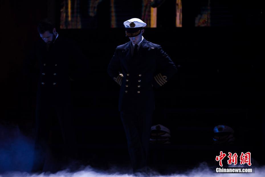 Ирландский степ-ансамбль показал зрителям города Фучжоу оперу «Титаник»