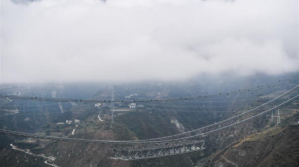 Продолжается строительство 'моста номер 1 в Сычуани и Тибете' 