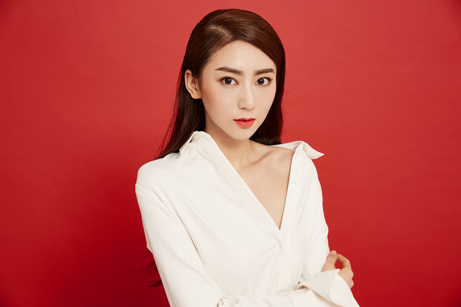 Молодая актриса Чжао И