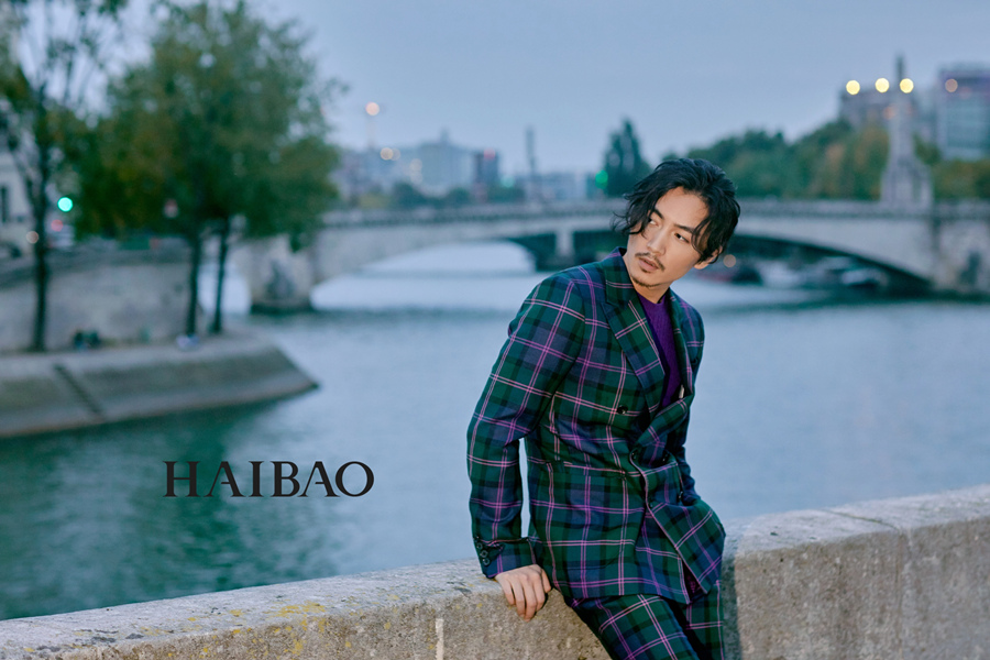Актер Чэнь Сяо создает модный стиль
