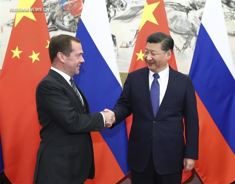 Си Цзиньпин провел встречу с Д. Медведевым