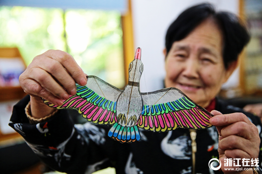 Пенсионерки из Ханчжоу сделали очаровательных воздушных змеев