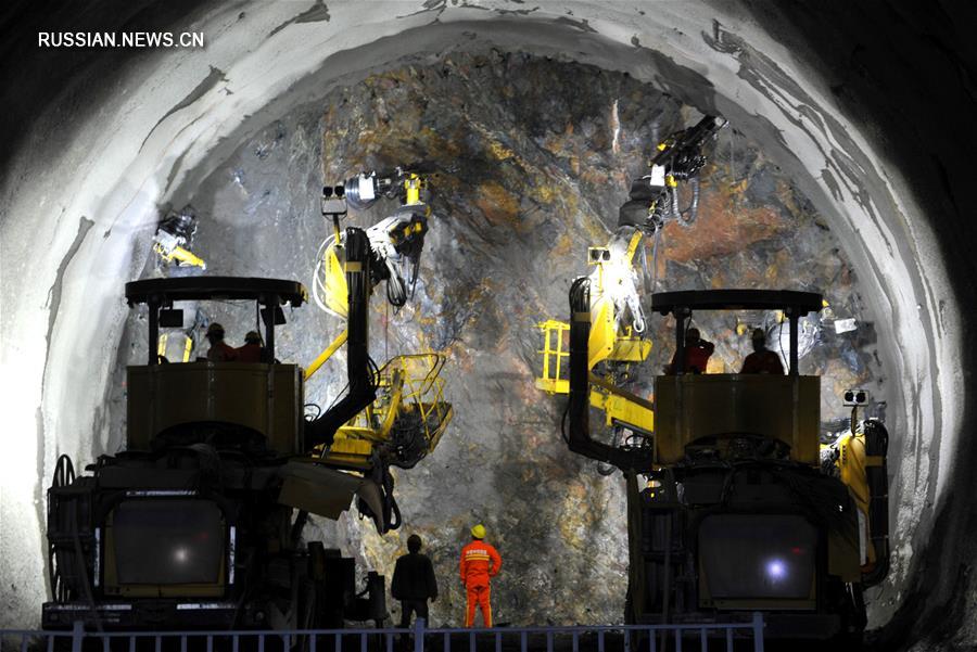 Продолжается прокладка тоннеля Чжэнпаньтай высококоскоростной железной дороги Пекин -- Чжанцзякоу