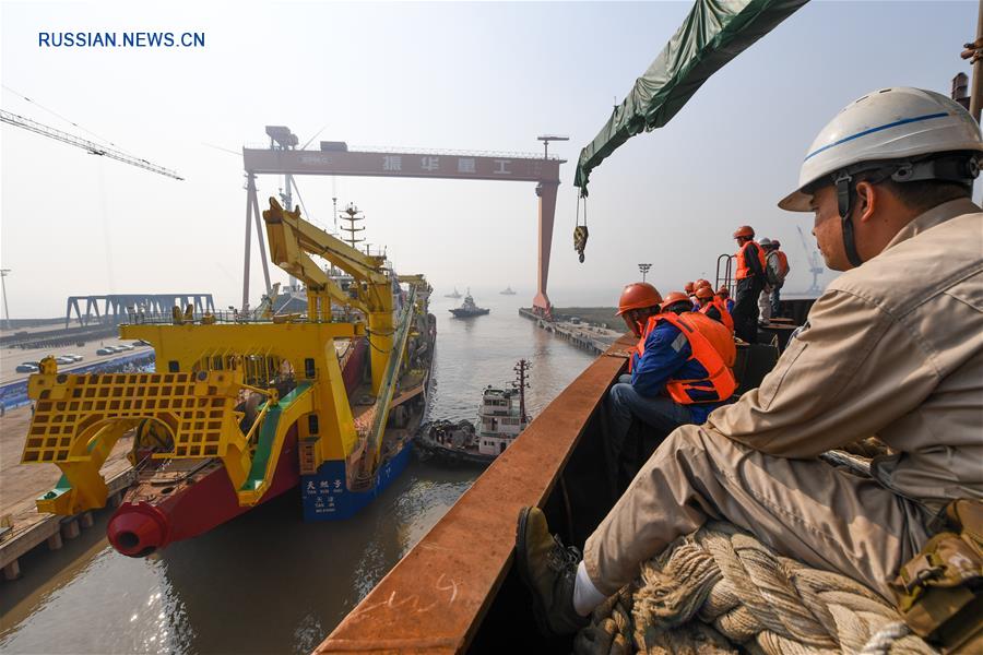 Разработанное Китаем самоходное шнековое землечерпательное судно нового поколения 'Тянькунь' спущено на воду