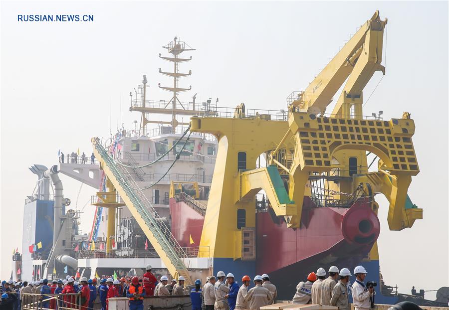 Разработанное Китаем самоходное шнековое землечерпательное судно нового поколения 'Тянькунь' спущено на воду