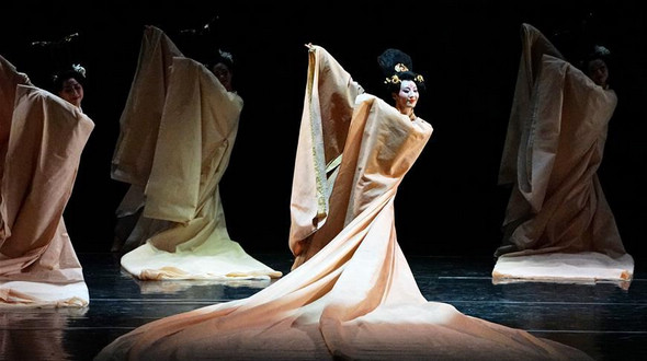 В Пекине проходит 11-й конкурс китайских классических танцев 'Премия лотоса' 