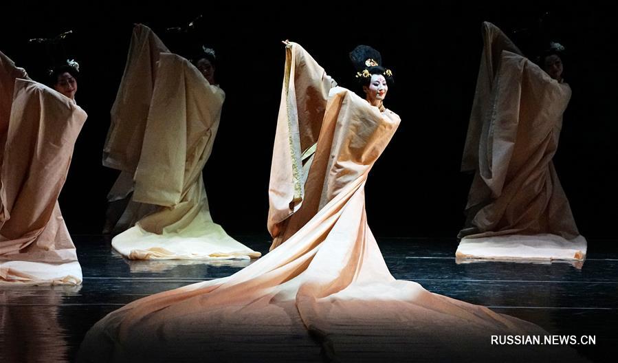 В Пекине проходит 11-й конкурс китайских классических танцев 'Премия лотоса' 