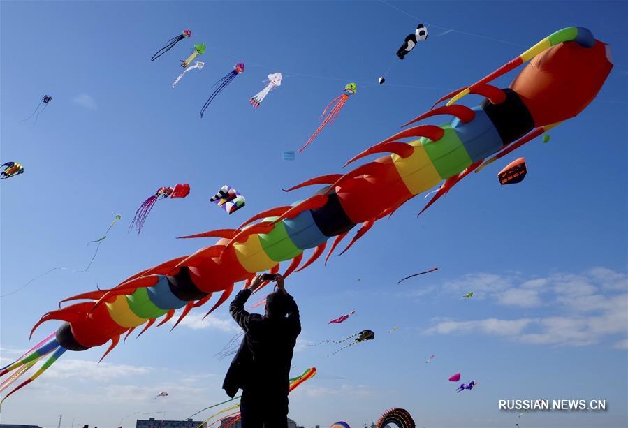 Открытие в провинции Цзянсу 18-го Международного фестиваля бумажных змеев