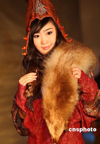 Vestimentas y atavíos tradicionales de Oeste de China1