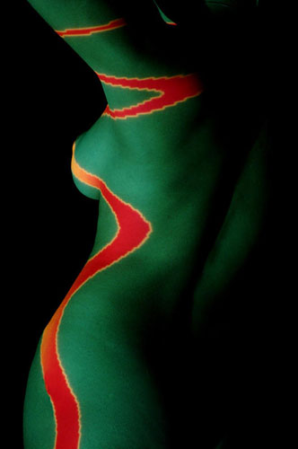Cuerpos pintados de color 002