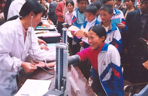 Cooperativa médica rural cubre a 720 millones de campesinos chinos 5
