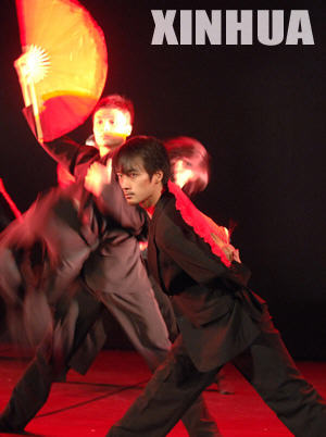 Actuación de baile moderno al estilo chino organizado en Madrid 2