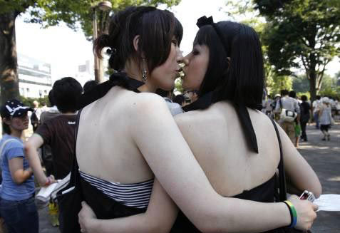 Miles de homosexuales en marcha en Japón 3